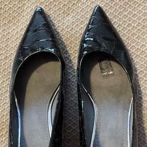 Stuart Weitzman Black Patent Leather Kitten Heel Pump, Size 8.
